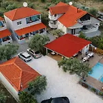 River - Escape With Pool And Views Appartement Potos