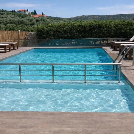 River - Escape With Pool And Views Potos