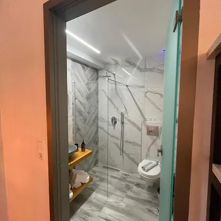 River Apartment *
